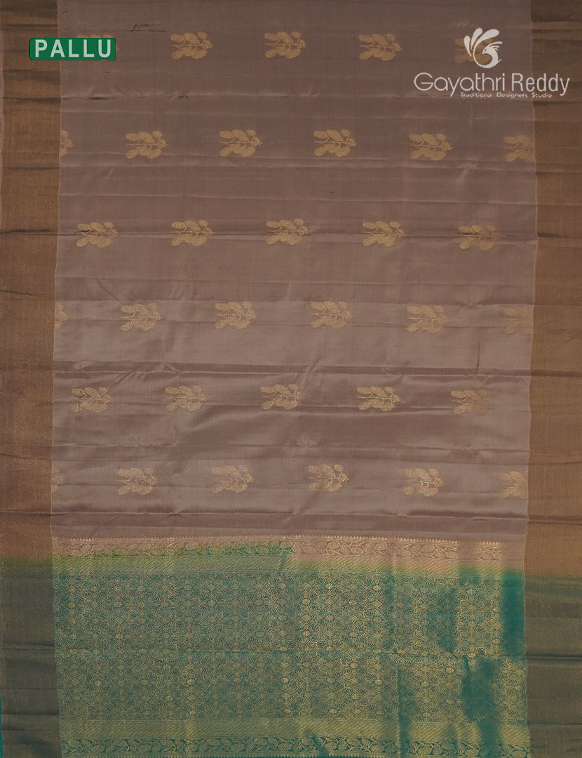 Pure Kanchipuram Silk Saree in Golden Beige and Rama Green ( Small Borders )