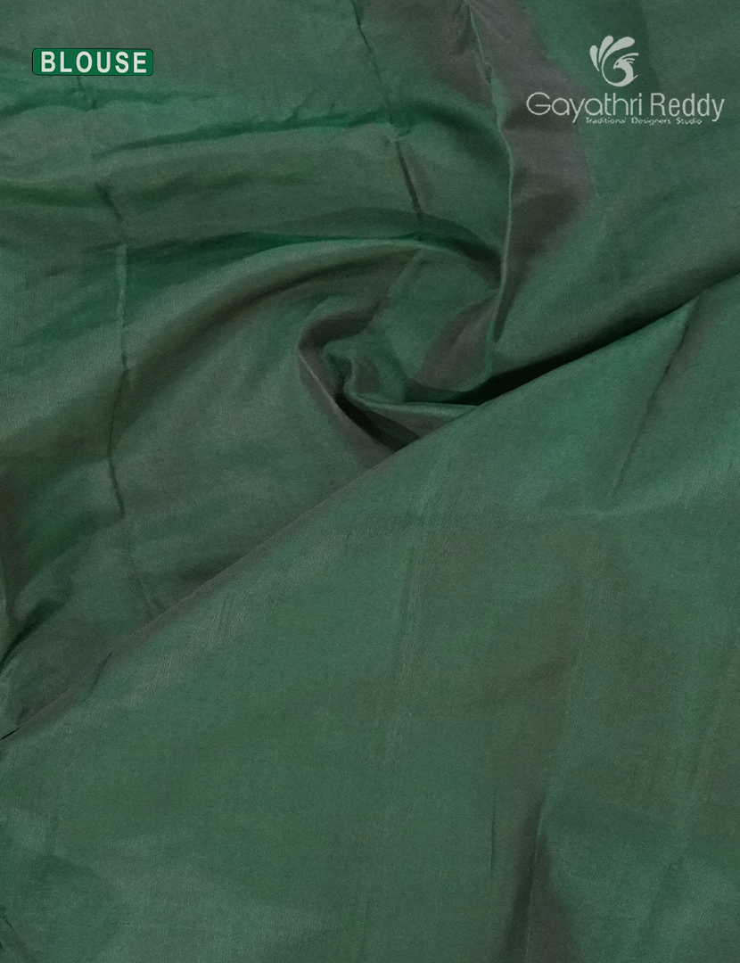 Pure Kanchipuram Silk  Saree in Sage Green (Butta Style )