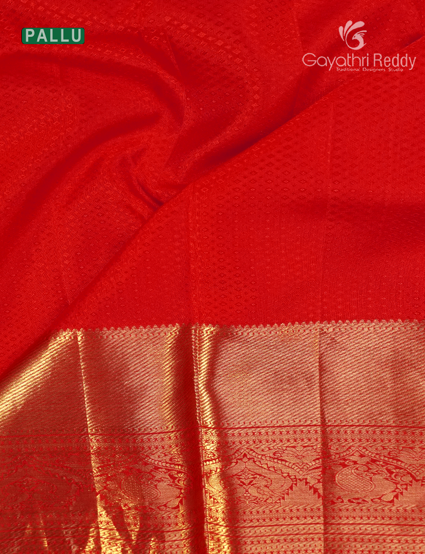 Pure Kanchipuram Muhurtham Silk in Deep Red