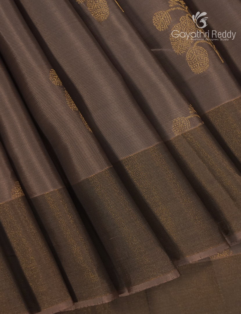 Pure Kanchipuram Silk Saree in Golden Beige and Rama Green ( Small Borders )