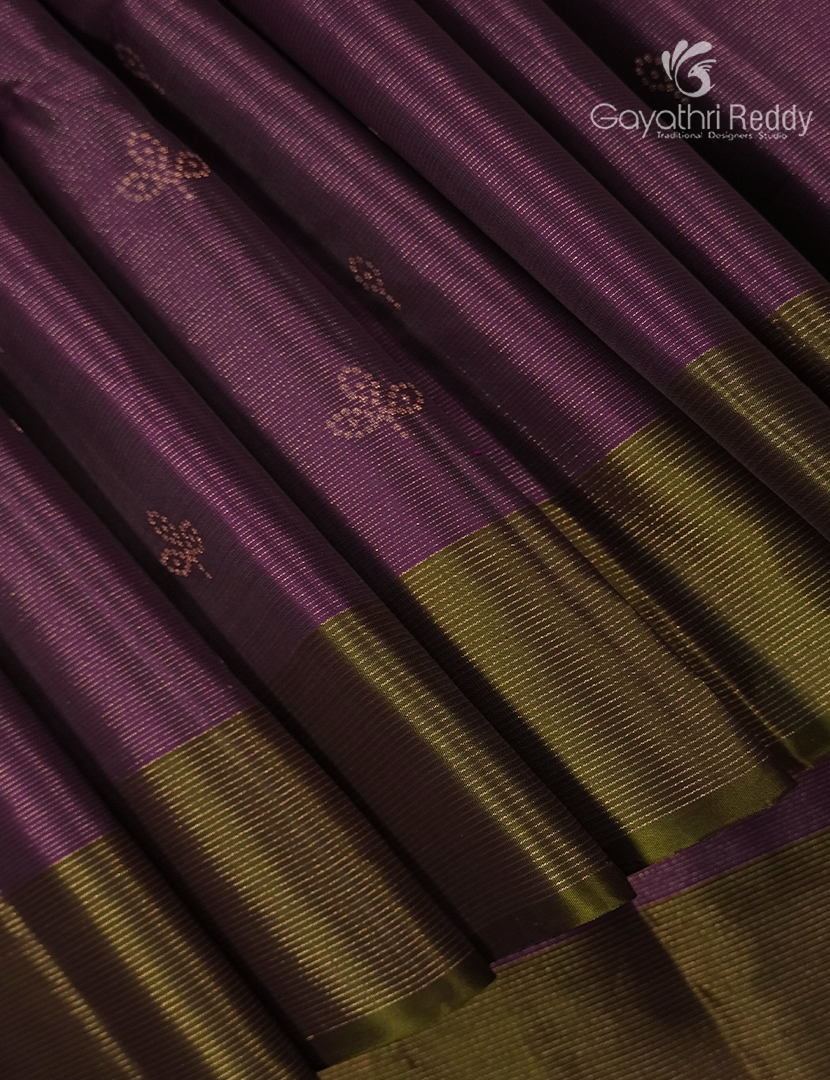 Pure  Kanchipuram Light Weight Silk Saree in Deep Onion Pink and Mehendi Green