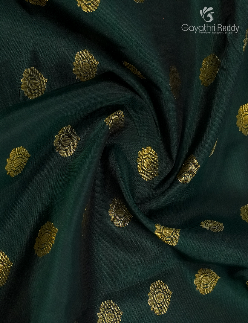 Pure Kanchipuram Vintage Silk Saree in Deep Green and Mustard
