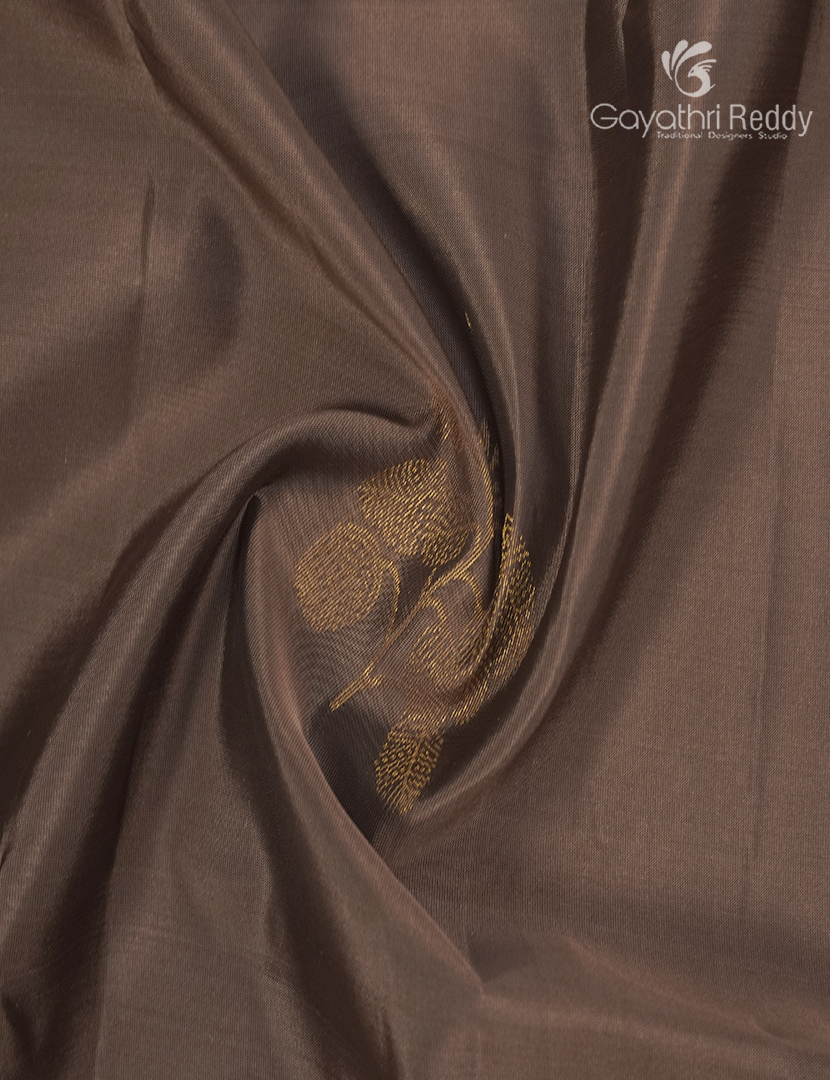 Pure Kanchipuram Silk Saree in Golden Beige and Rama Green ( Small Borders )