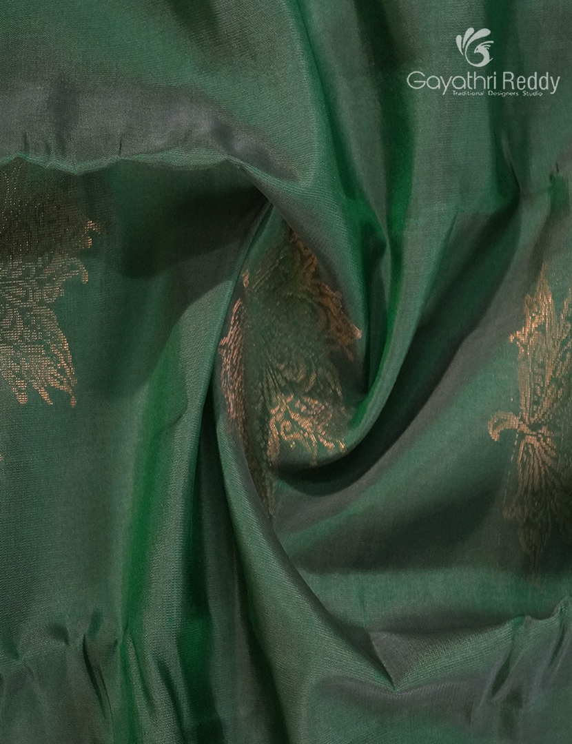 Pure Kanchipuram Silk  Saree in Sage Green (Butta Style )