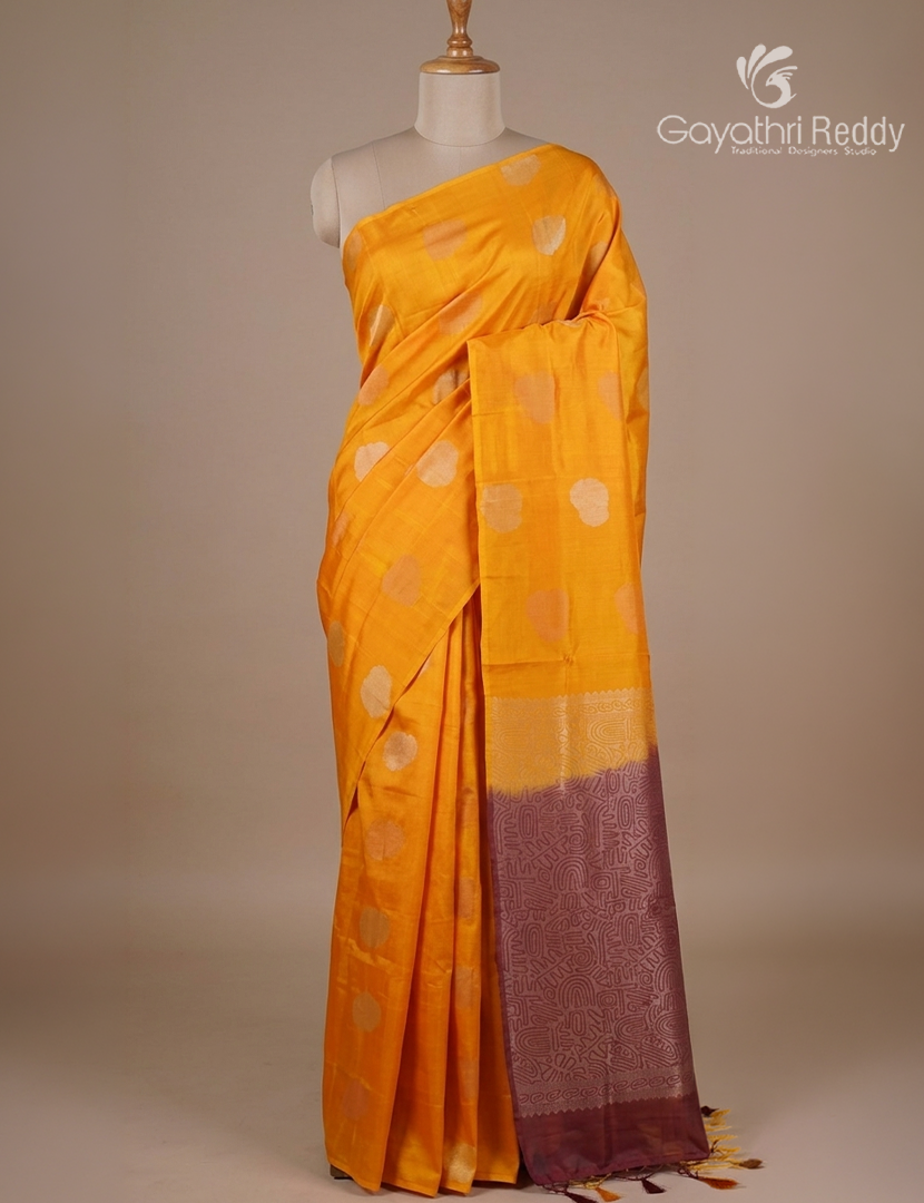 Pure Kanchipuram Silk  Saree in Yellow ( Butta Style )