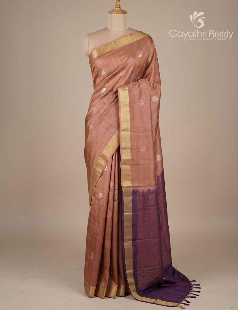 Pure Kanchipuram Silk Saree in Peach ( Small Borders )