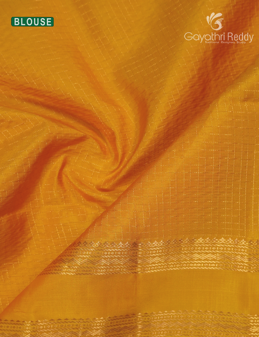 Pure Kanchipuram Vintage Silk Saree in Peach and Golden Yellow