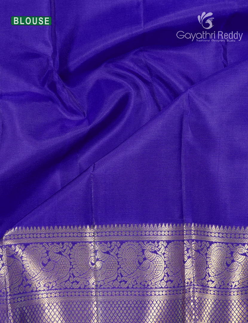 Pure Kanchipuram Silk Saree in Parrot Green and Royal blue  (Medium Borders )