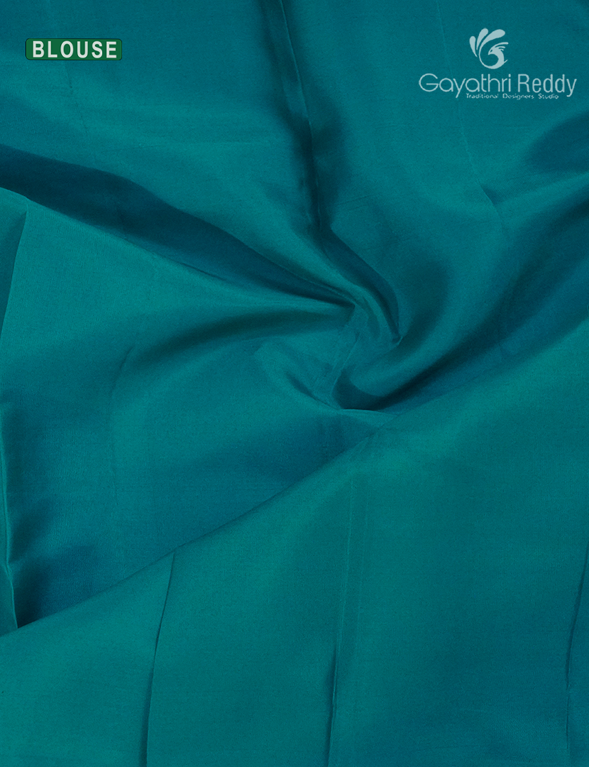 Pure Kanchipuram Silk  Saree in Royal Blue (Butta Style )