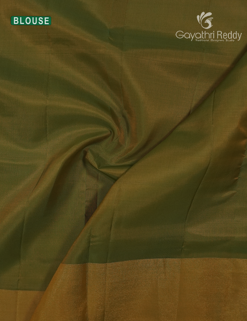 Pure Kanchipuram Silk Saree in Yellow and Mehendi Green ( Small Borders )