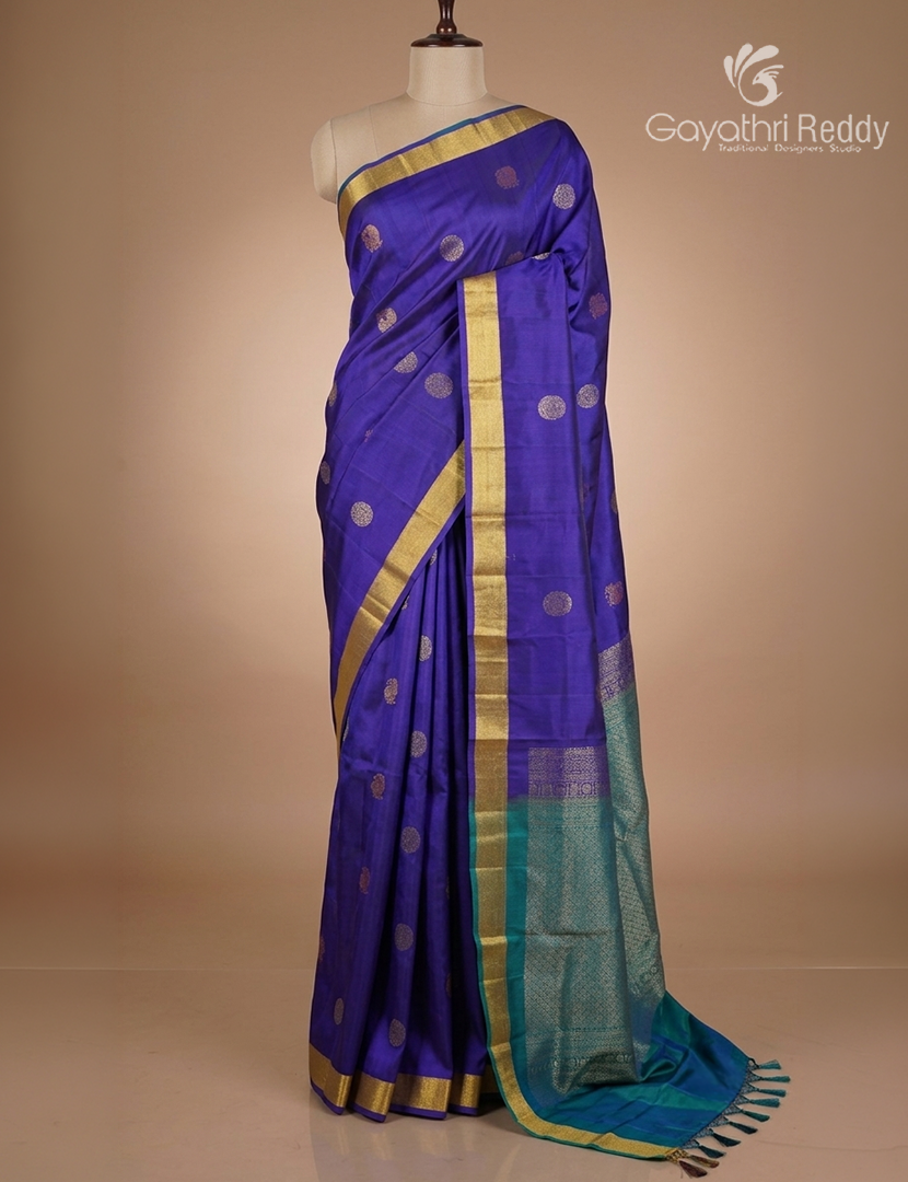 Pure Kanchipuram Silk Saree in Blue ( Small Borders )