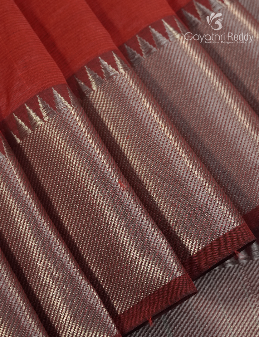 Mangalagiri Pattu Saree in Red