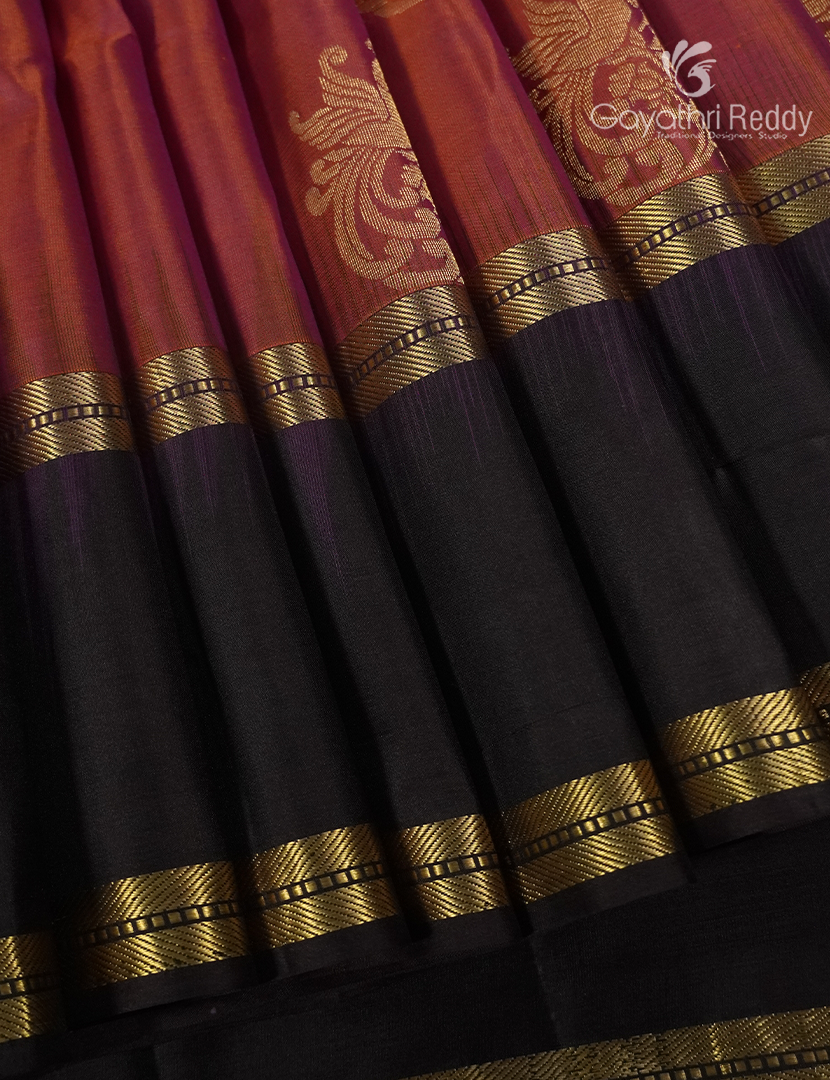Pure Kanchipuram Silk Vintage Saree in Dual tone of Rust-Orange and Hot Pink
