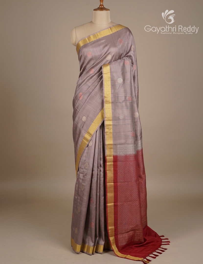 Pure Kanchipuram Silk Saree in Grey ( Small Borders )