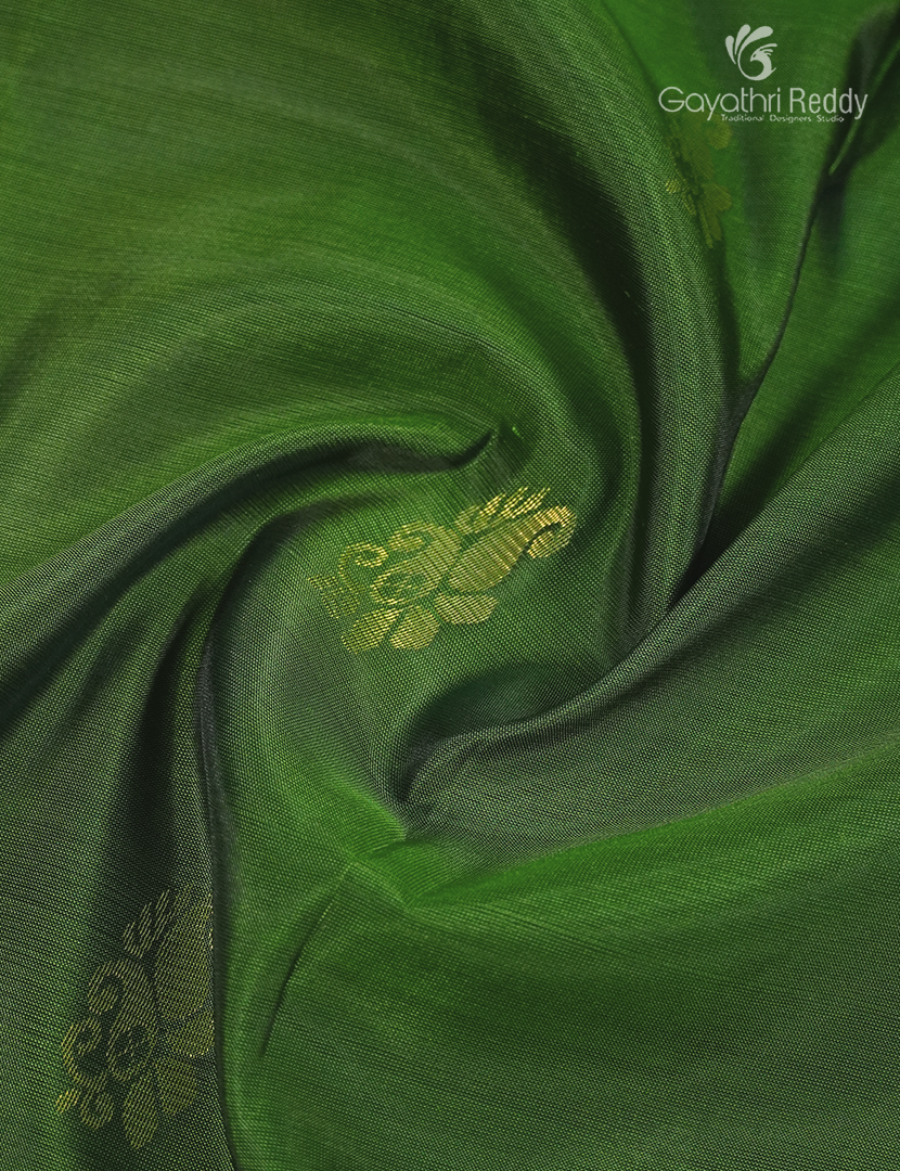 Pure Kanchipuram Silk Saree in Deep Leaf Green and Navy Blue