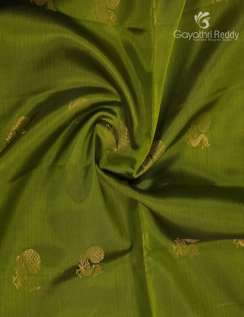 Pure Kanchipuram Soft Silk Saree in Mehendi Green and Navy Blue
