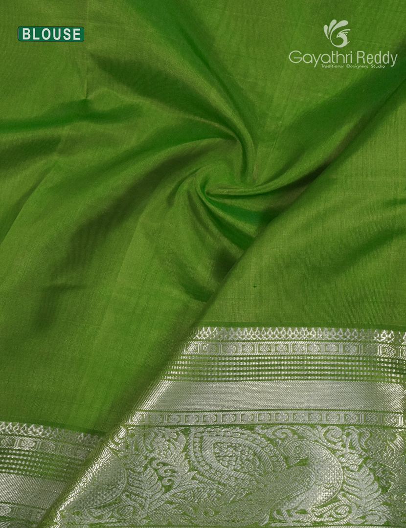Pure Venkatagiri Silk Saree in Pista Green and Leaf Green