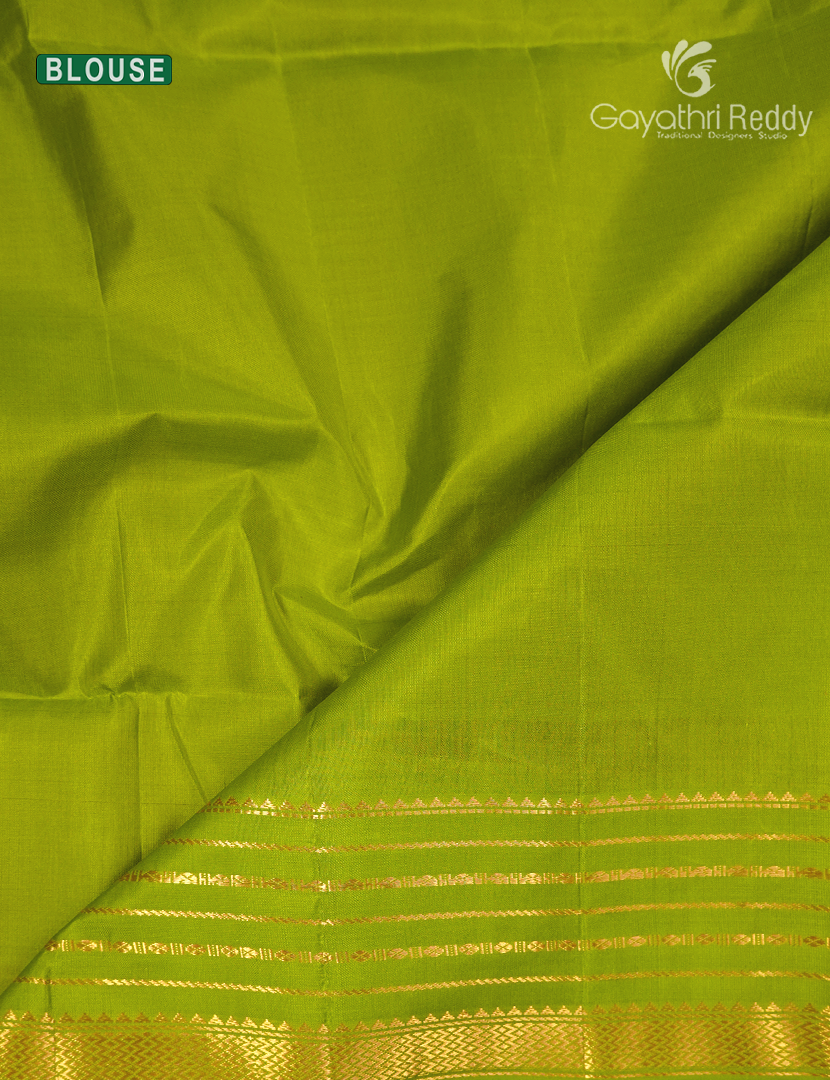 Pure Kanchipuram Vintage Silk Sare in Rust Red and Parrot Green