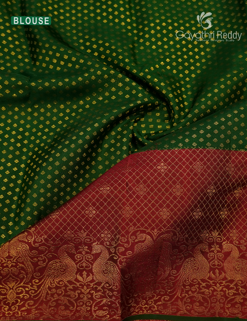 Pure  Kanchipuram Silk Saree in Bridal Red (Butta Pattern )