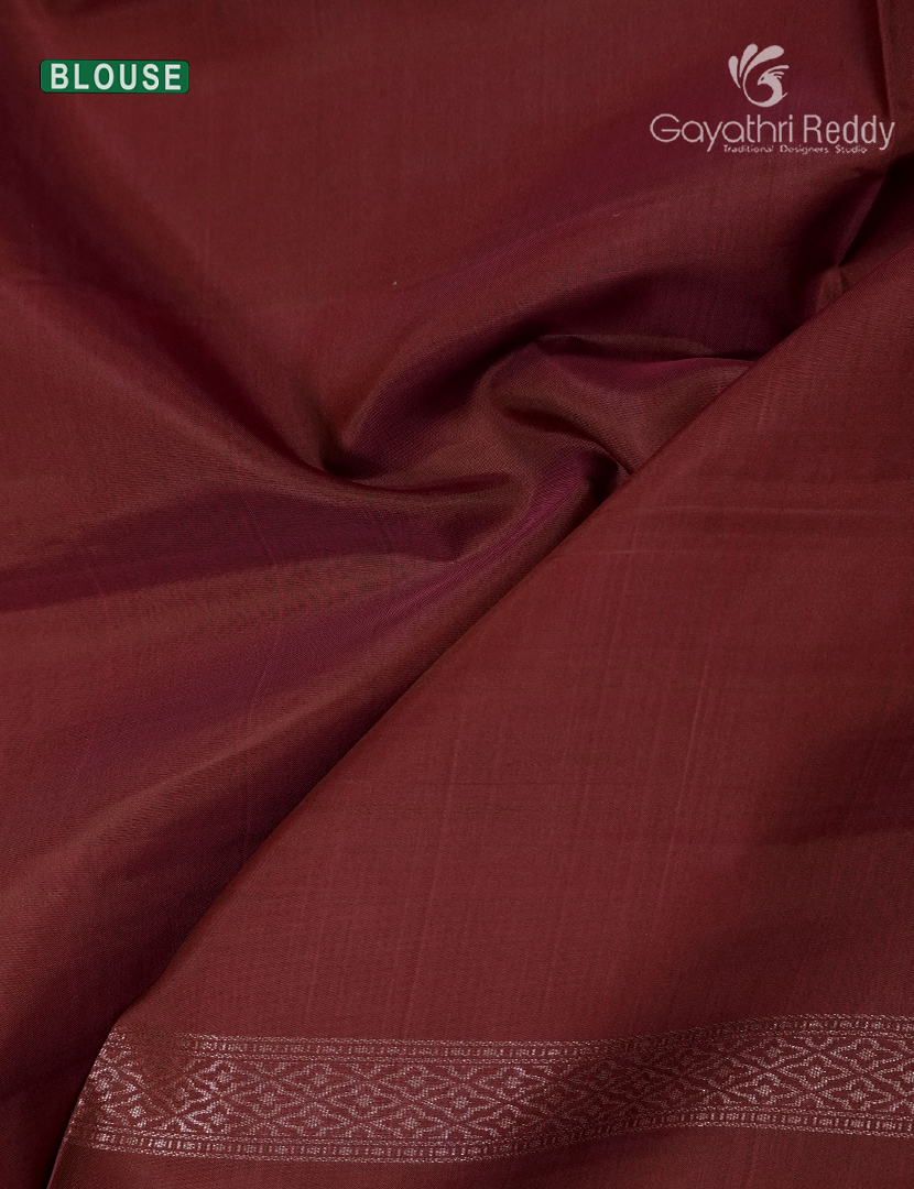 Pure  Kanchipuram Light Weight Silk Saree in Peach Pinkk