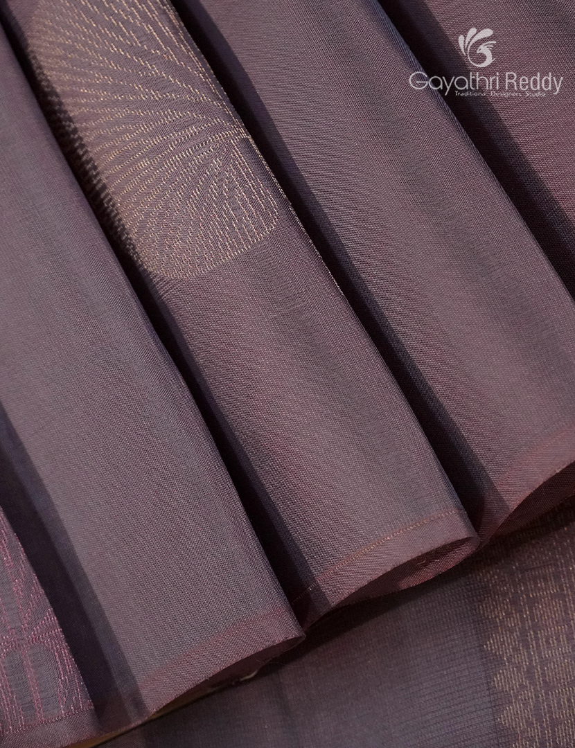 Pure Kanchipuram Silk  Saree in Grey ( Butta Style )