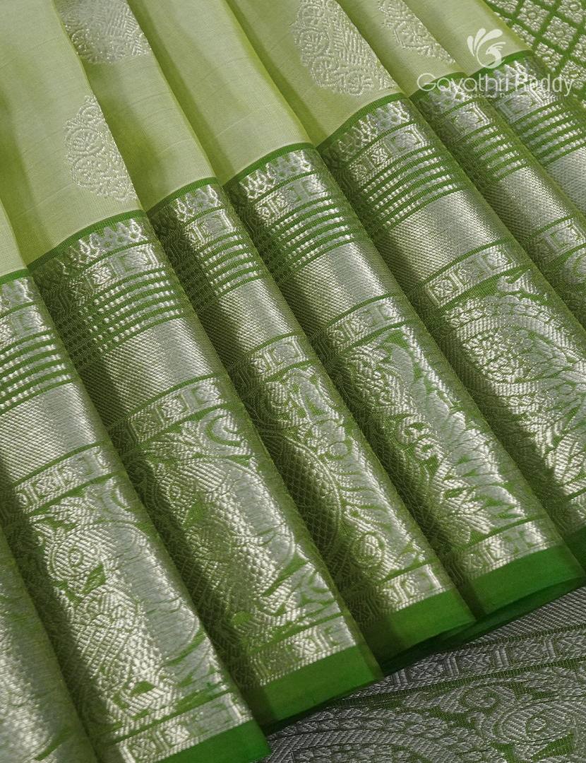 Pure Venkatagiri Silk Saree in Pista Green and Leaf Green