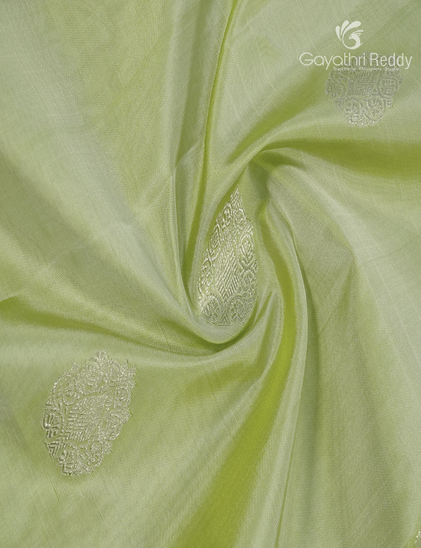 Pure Venkatagiri Silk Saree in Pista Green and Leaf Green