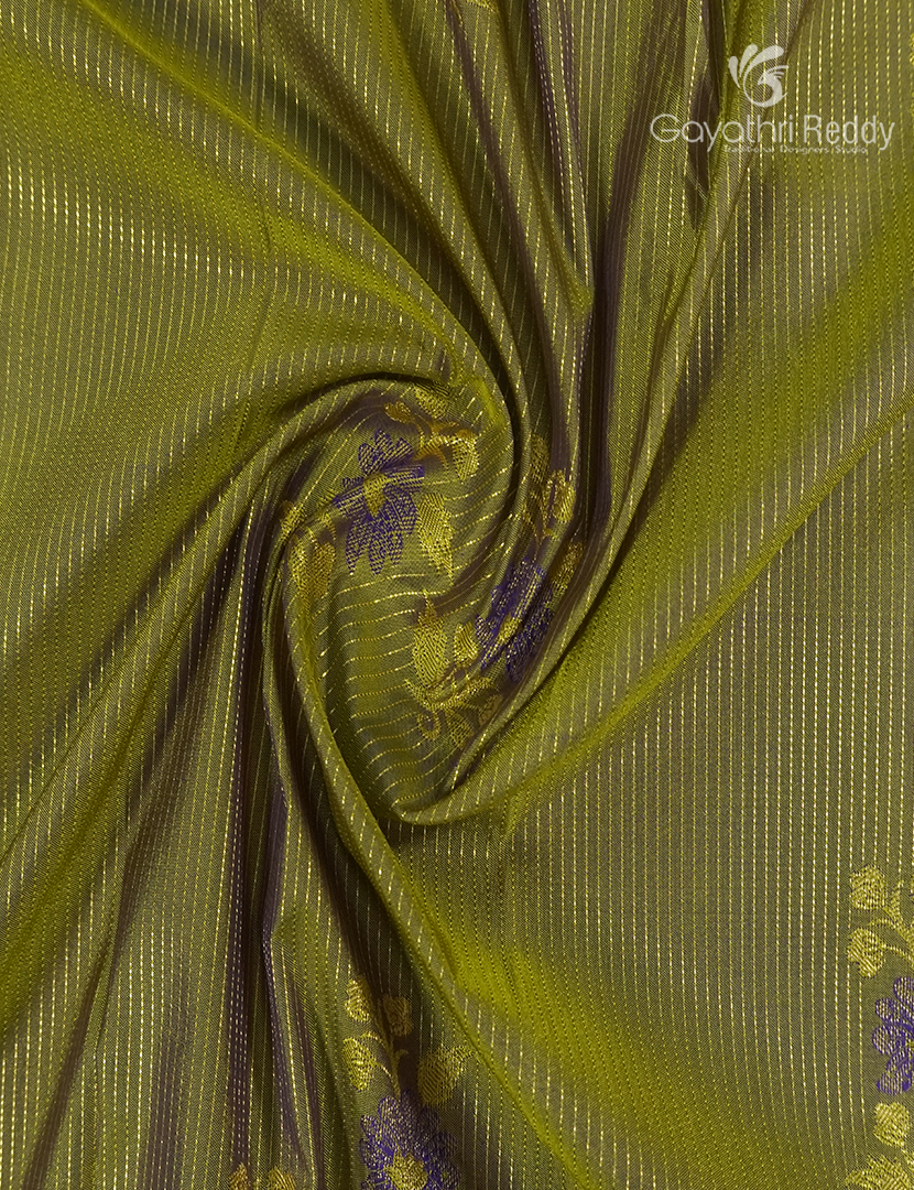 Semi Kanchipuram Silk Saree in Mehendi Green  and Deep Magenta