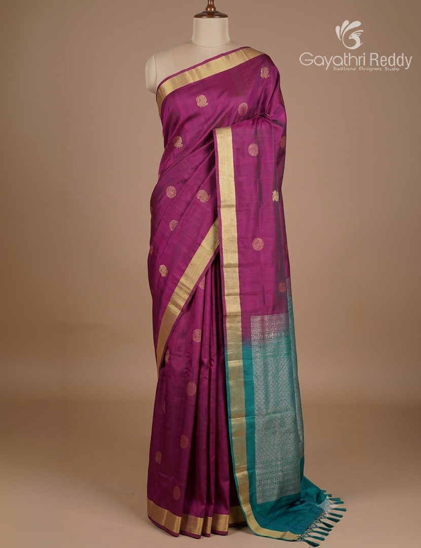 Pure Kanchipuram Silk Saree in Magenta ( Small Borders )