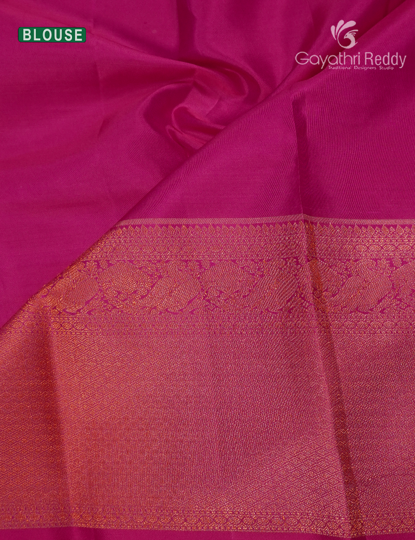 Pure  Kanchipuram Silk Saree in Rose Pink ( Butta Pattern )