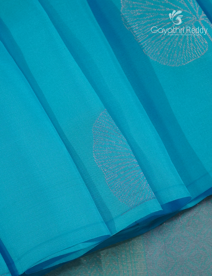 Pure Kanchipuram Silk  Saree in Blue ( Butta Style )