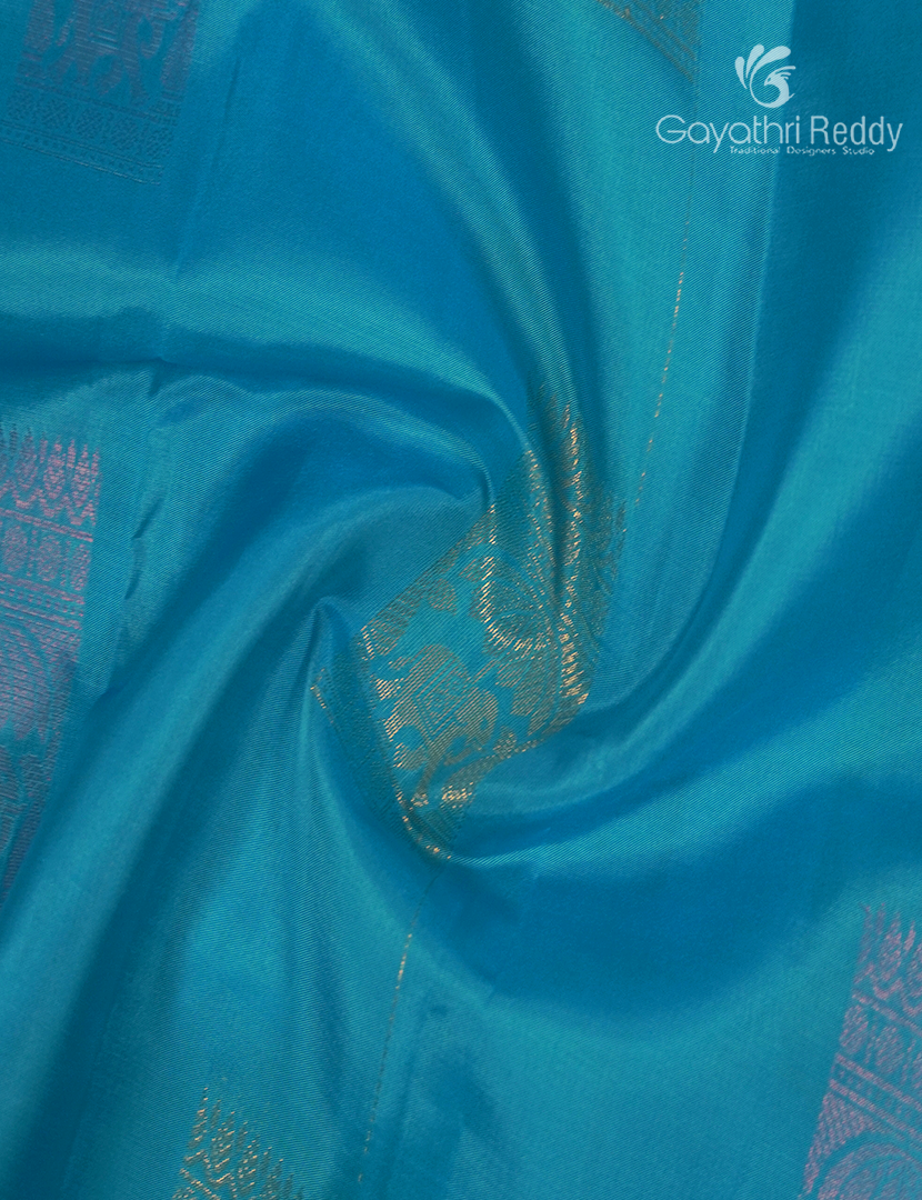 Pure Kanchipuram Silk Saree in Sky Blue and Sea Green ( Small Borders )