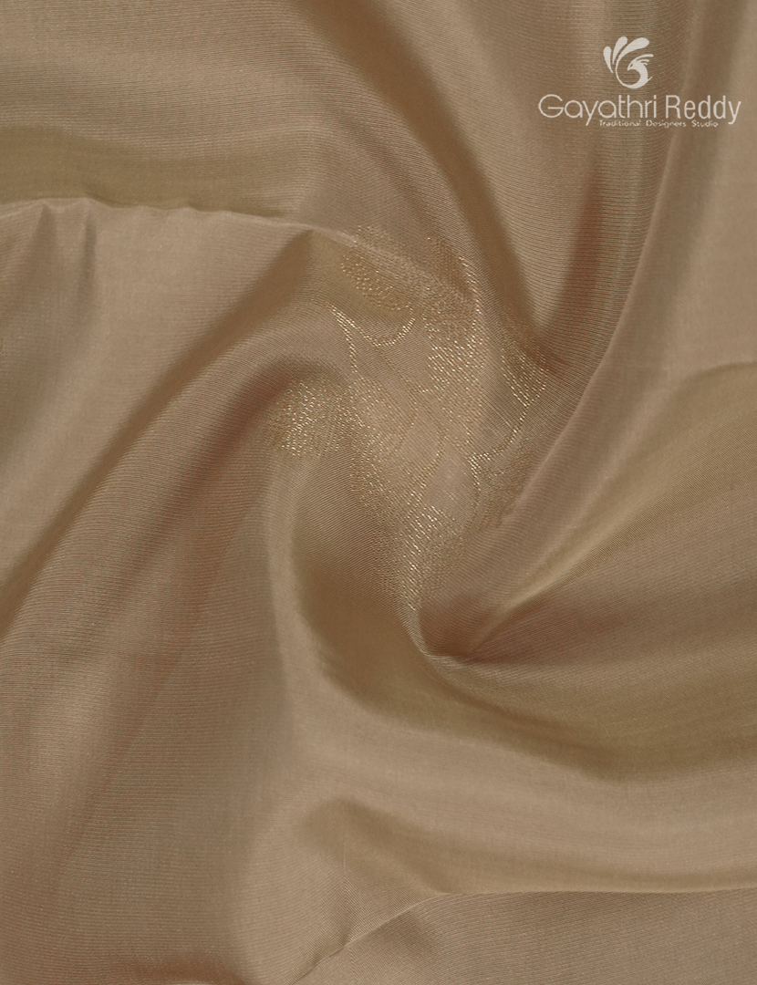 Pure Kanchipuram Silk Saree in Ivory ( Small Borders )