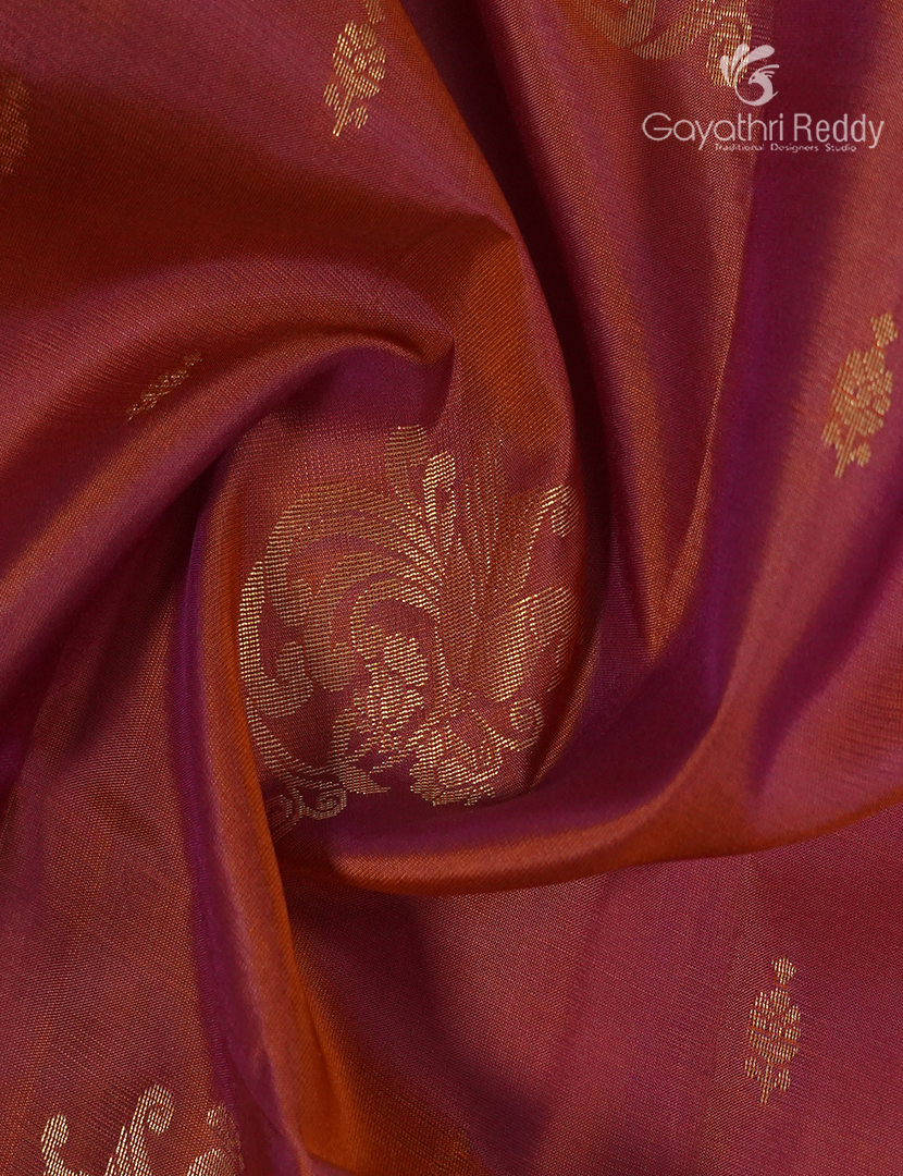 Pure Kanchipuram Silk Vintage Saree in Dual tone of Rust-Orange and Hot Pink