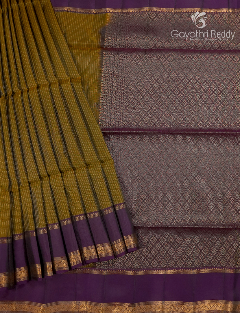 Pure  Kanchipuram Light Weight Silk Saree in Mehendi Green and Deep Purple