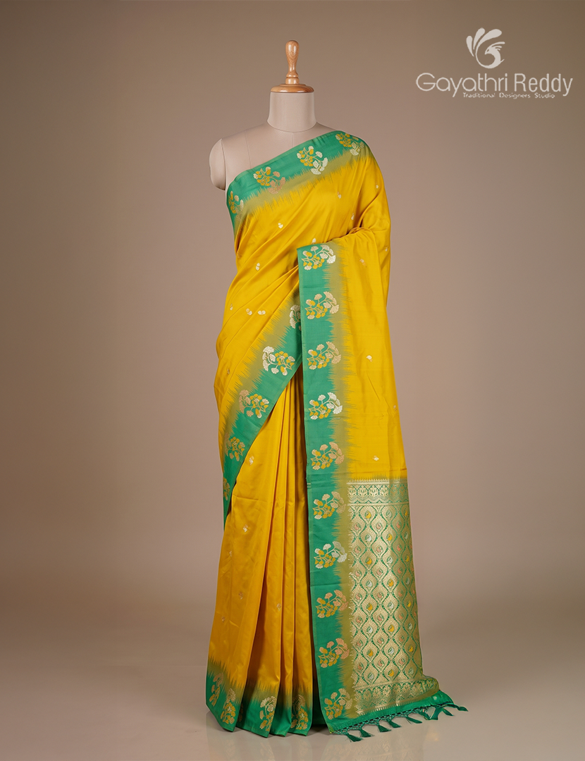 Semi Kanchipuran Silk Saree in Dry Mehendi and  Parrot Green