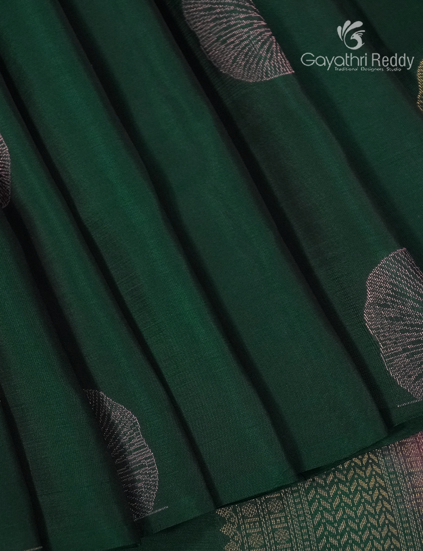 Pure Kanchipuram Silk  Saree in Bottle Green ( Butta Style )