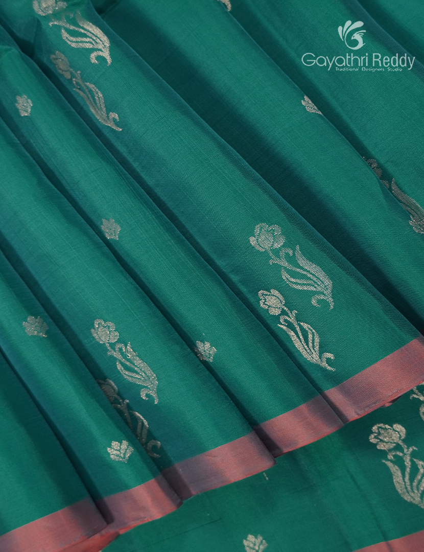 Pure  Kanchipuram Light Weight Silk Saree in Sea Foam Green and Baby Pink