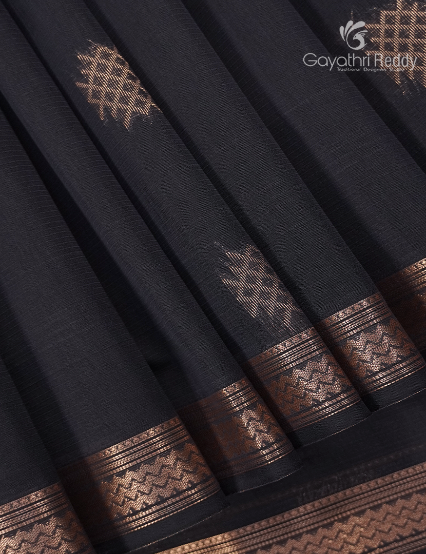 Kanchipuram Sico Saree in Black and Maroon Red
