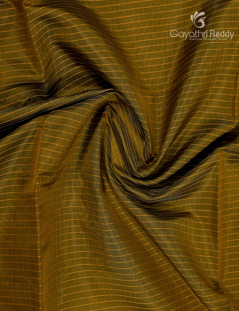 Pure  Kanchipuram Light Weight Silk Saree in Mehendi Green and Deep Purple