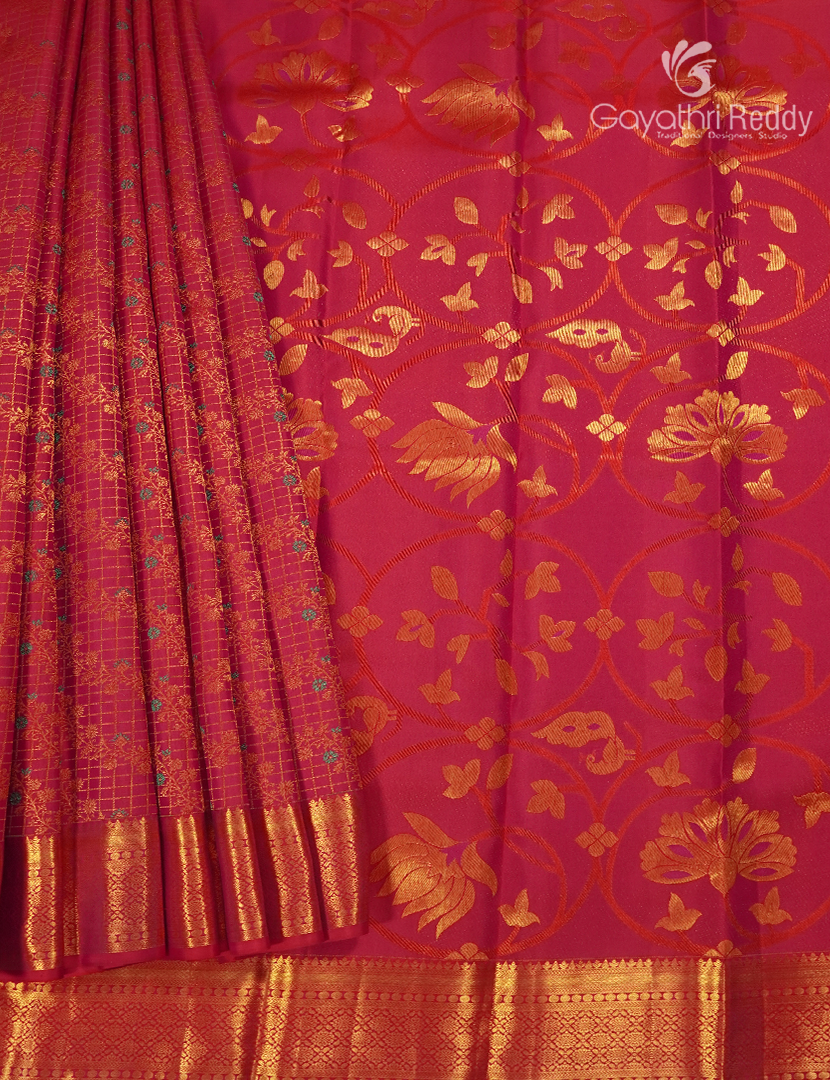 Pure  Kanchipuram Silk Saree in Rani Pink ( Butta Pattern )