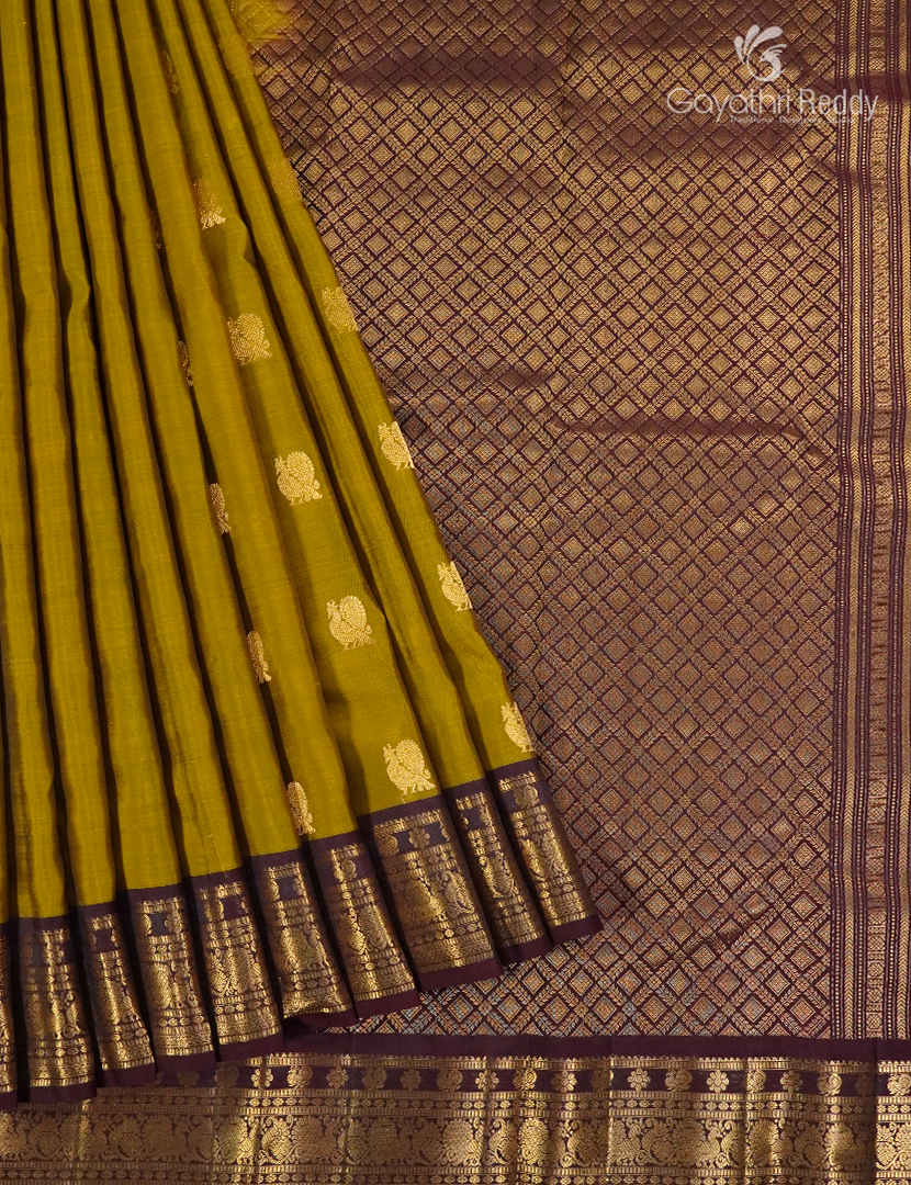 Pure Kanchipuram Silk Saree in Mehendi Green and Deep Brown