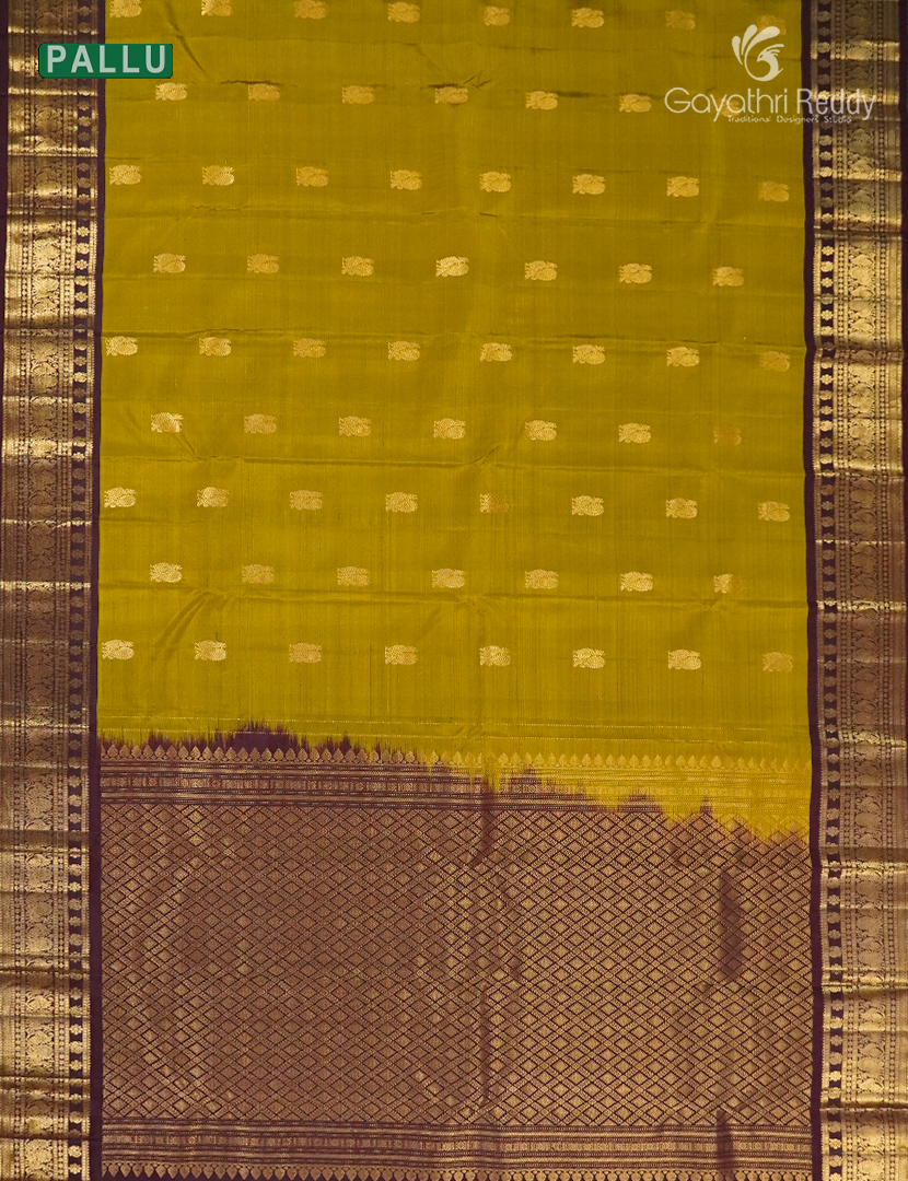 Pure Kanchipuram Silk Saree in Mehendi Green and Deep Brown
