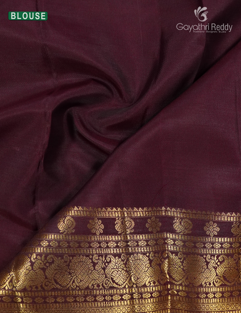 Pure Kanchipuram Silk Saree in Mehendi Green and Deep Brown