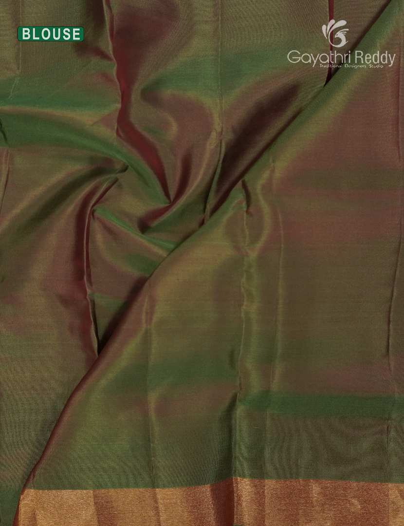 Pure Kanchipuram Silk Saree in Maroon ( Small Borders )