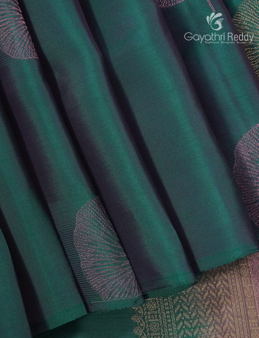Pure Kanchipuram Silk  Saree in Rama Green ( Butta Style )