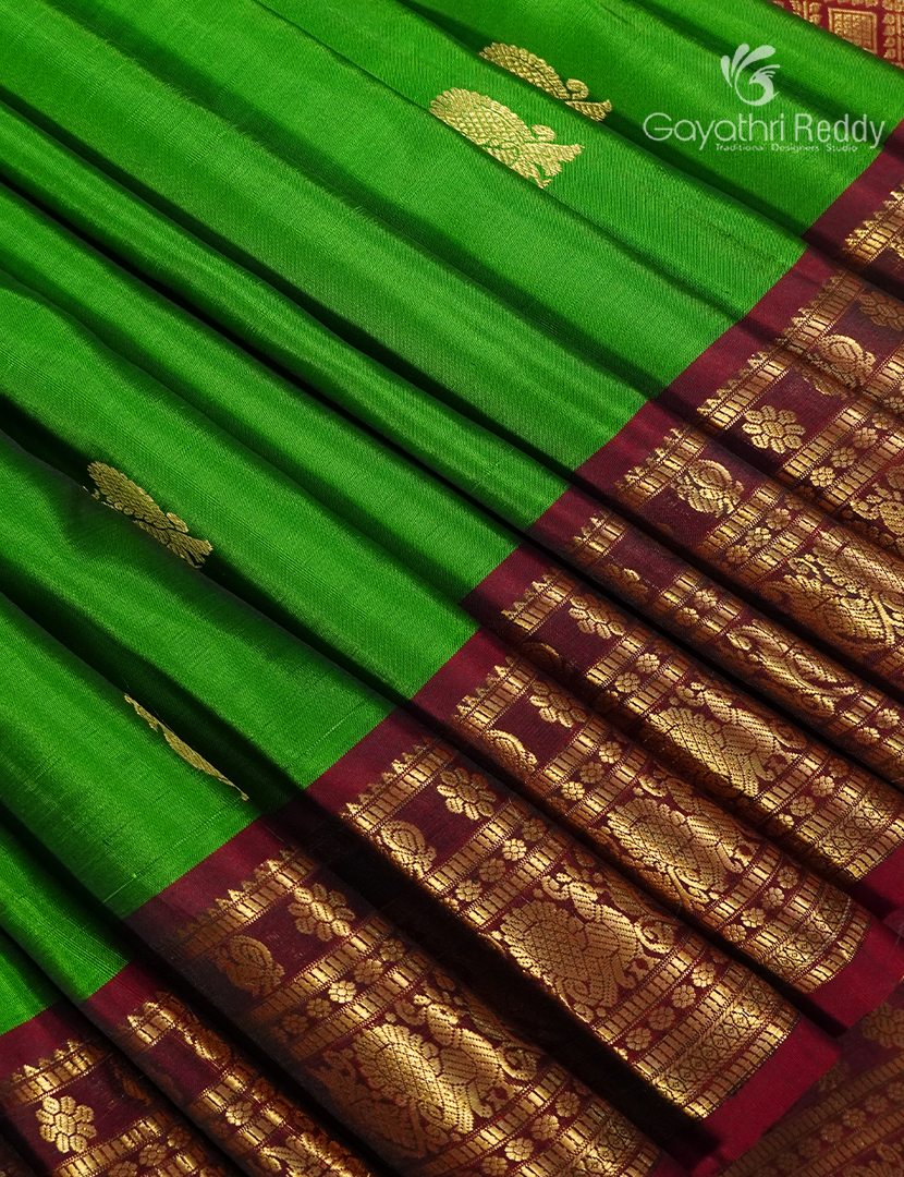 Pure Kanchipuram Silk Saree in Parrot Green and Maroon (Medium Borders )