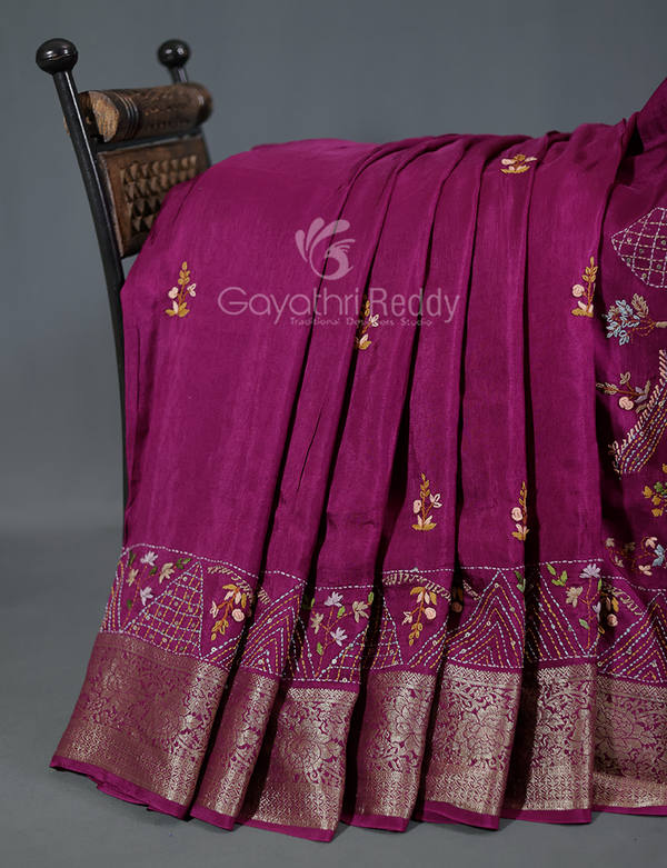 Buy Green Colored Motif Prints Semi Chanderi Saree By Gayathri Reddy  Designer Studio Online at Best Price | Distacart