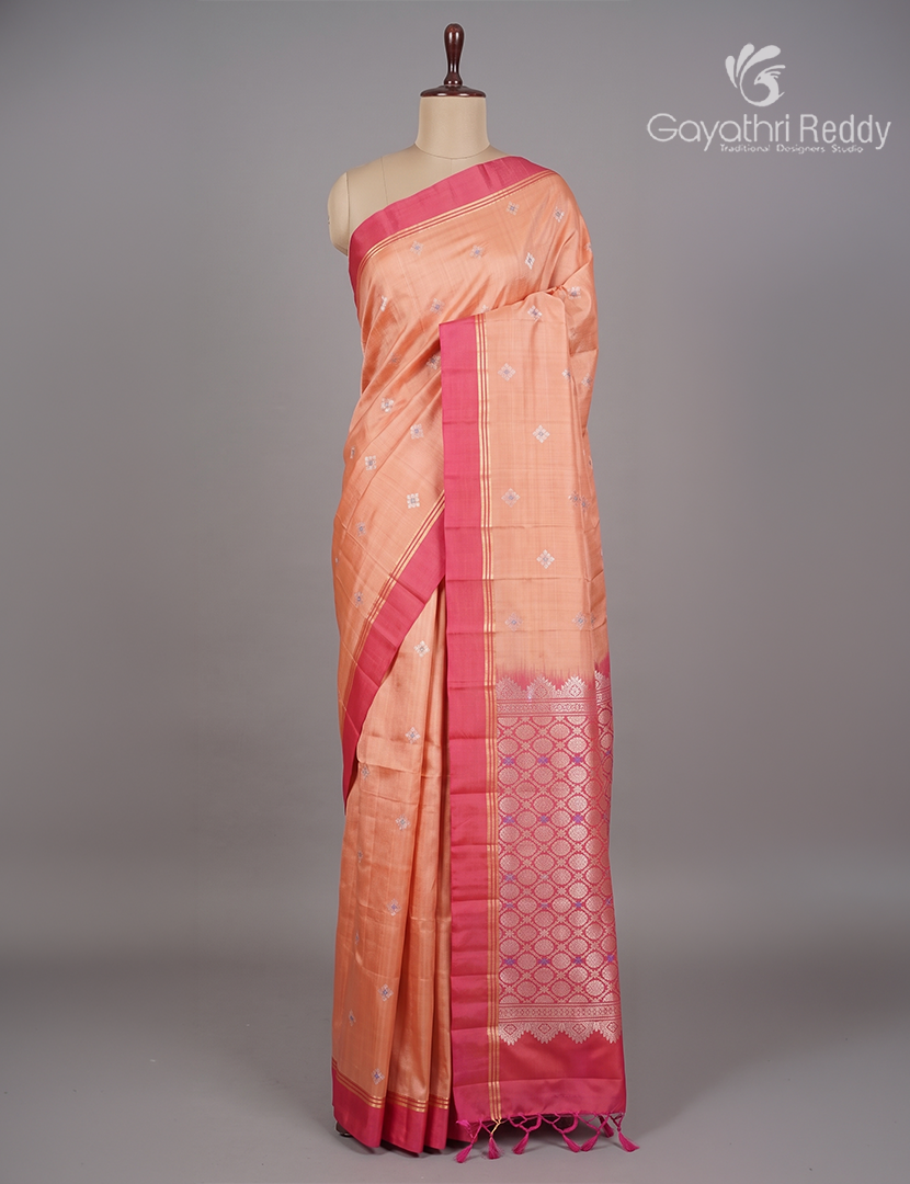 Light weight Kanchipuram Silk Saree in Light Peach and Deep Pink