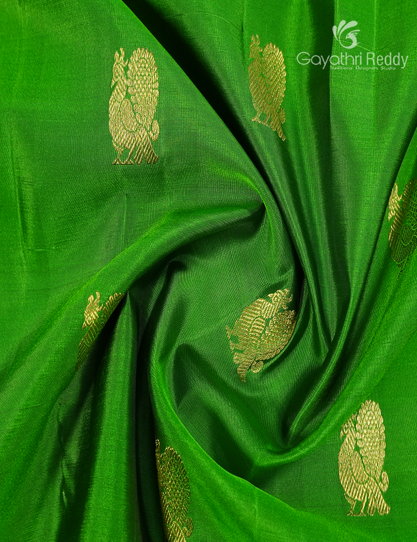 Pure Kanchipuram Silk Saree in Parrot Green and Maroon (Medium Borders )